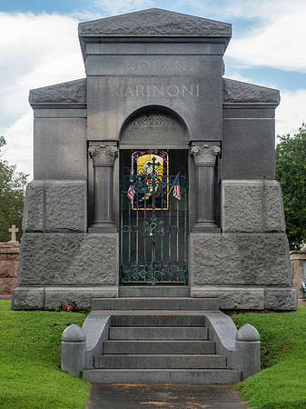 Lake Lawn Cemetery