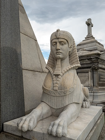Lake Lawn Cemetery